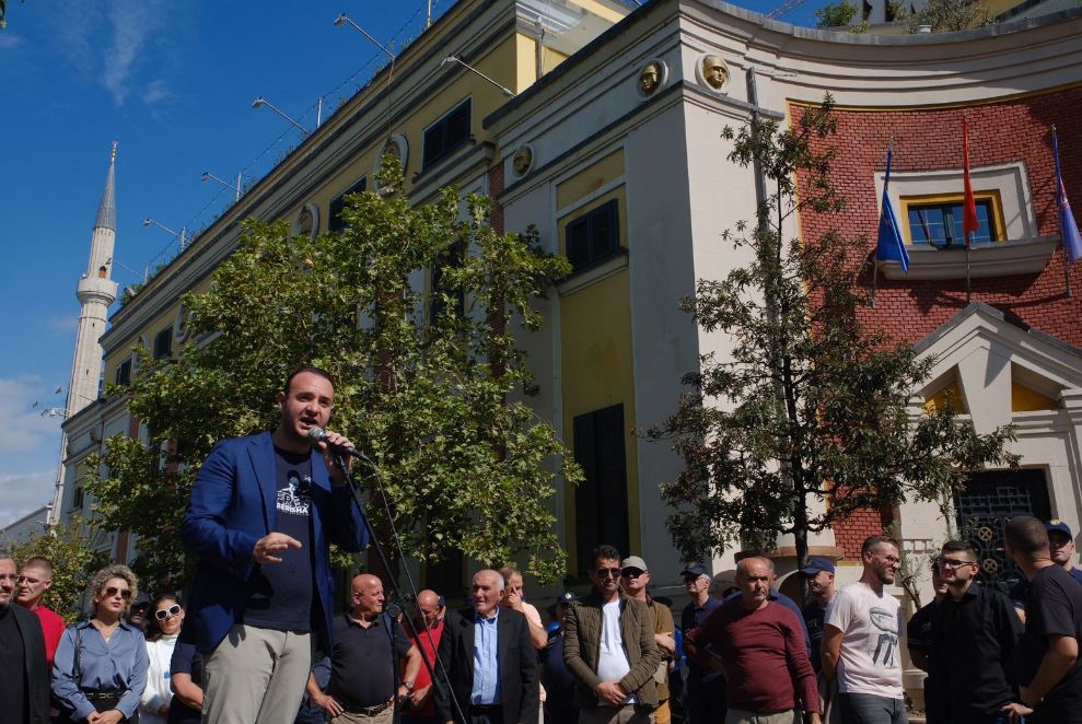 Protesta para Bashkisë/ Balliu: SPAK duhet të hetojë Belinda Ballukun, menaxhon 75 përqind të buxhetit