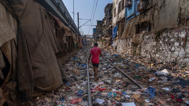 Bota prodhon 57 milionë tonë mbetje plastike çdo vit