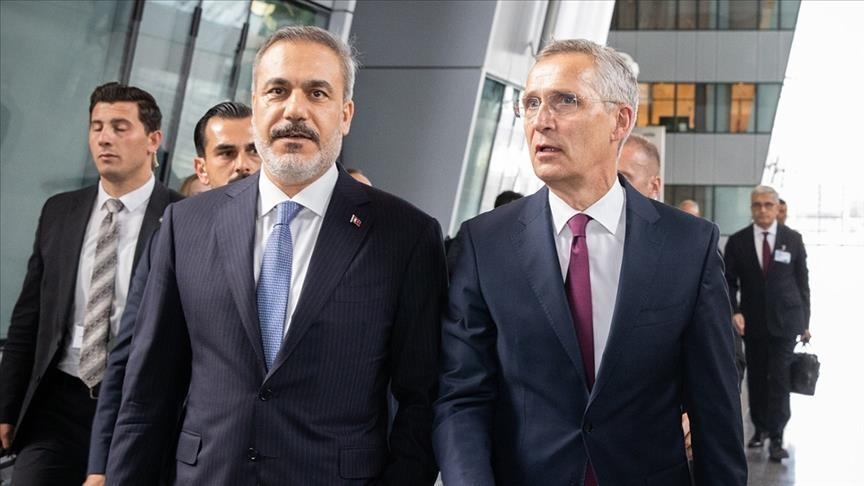 Shefi i diplomacisë turke dhe ai i NATO-s diskutojnë ringjalljen e marrëveshjes së drithërave të Detit të Zi